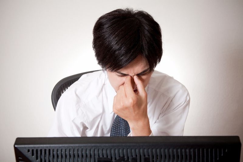 眼瞼けいれんとは？